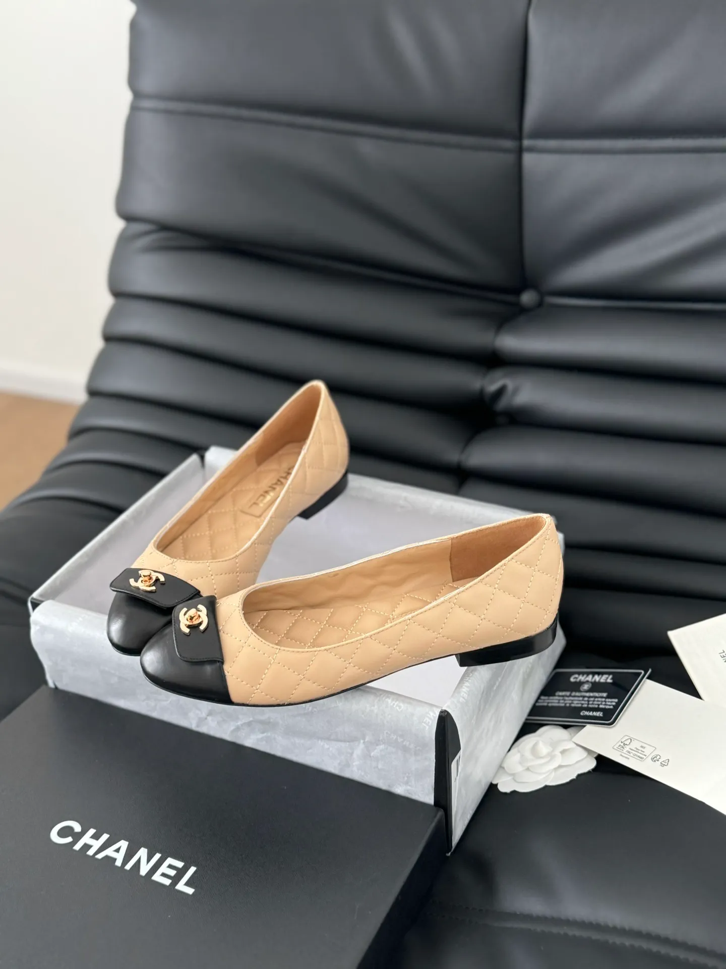 👟👟Ex-factory price 540👟👟 Purchasing-grade Chanel 24B new schoolbag buckle ballet shoes, classic diamond pattern, never tire of it😌 Sheepskin lining on the upper, leather outsole, high flat heel Size: 35-39 Other sizes 40/41/42/43 customized